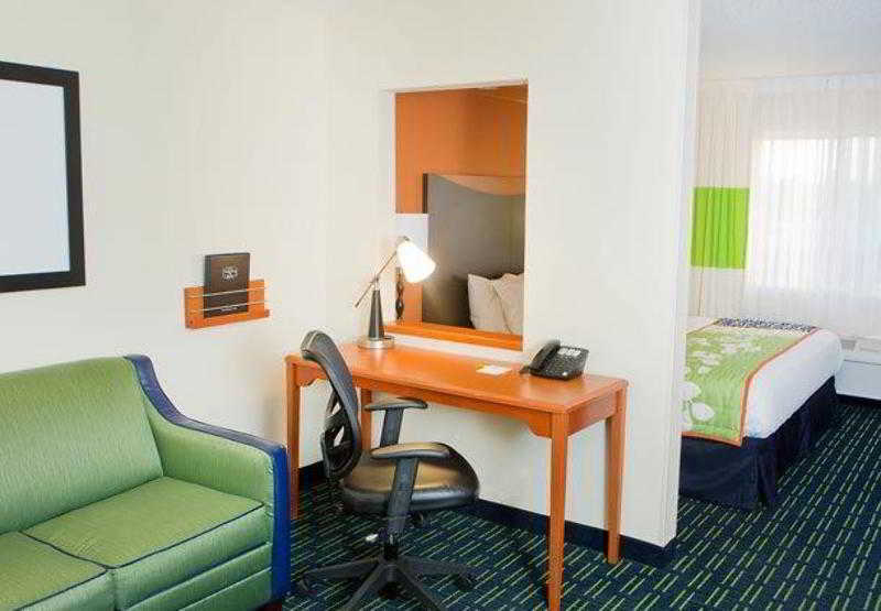 Fairfield Inn & Suites By Marriott Champaign Phòng bức ảnh
